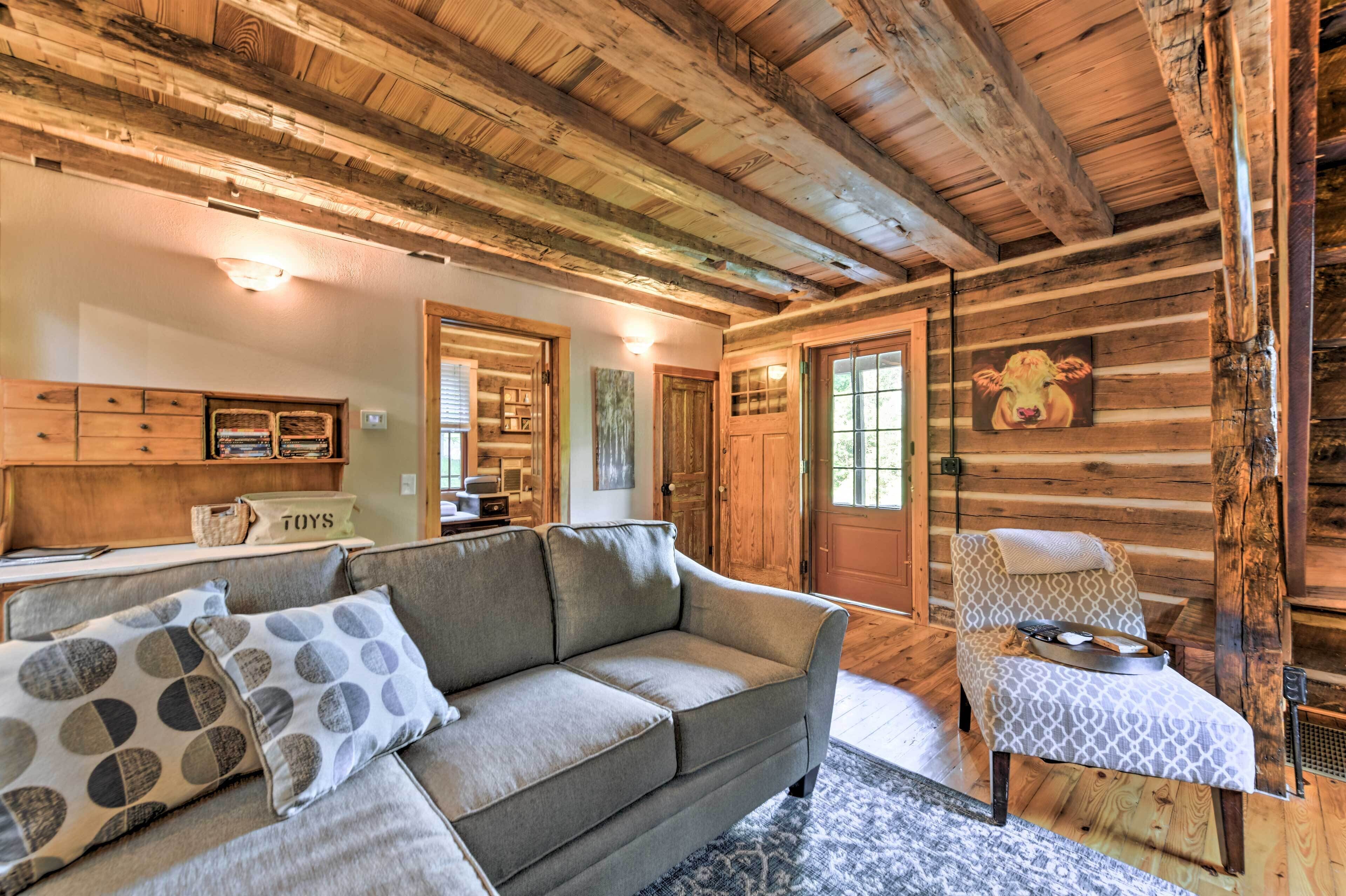 Clyde ‘Papa Bear’ Cabin, Near Smoky Mountains!