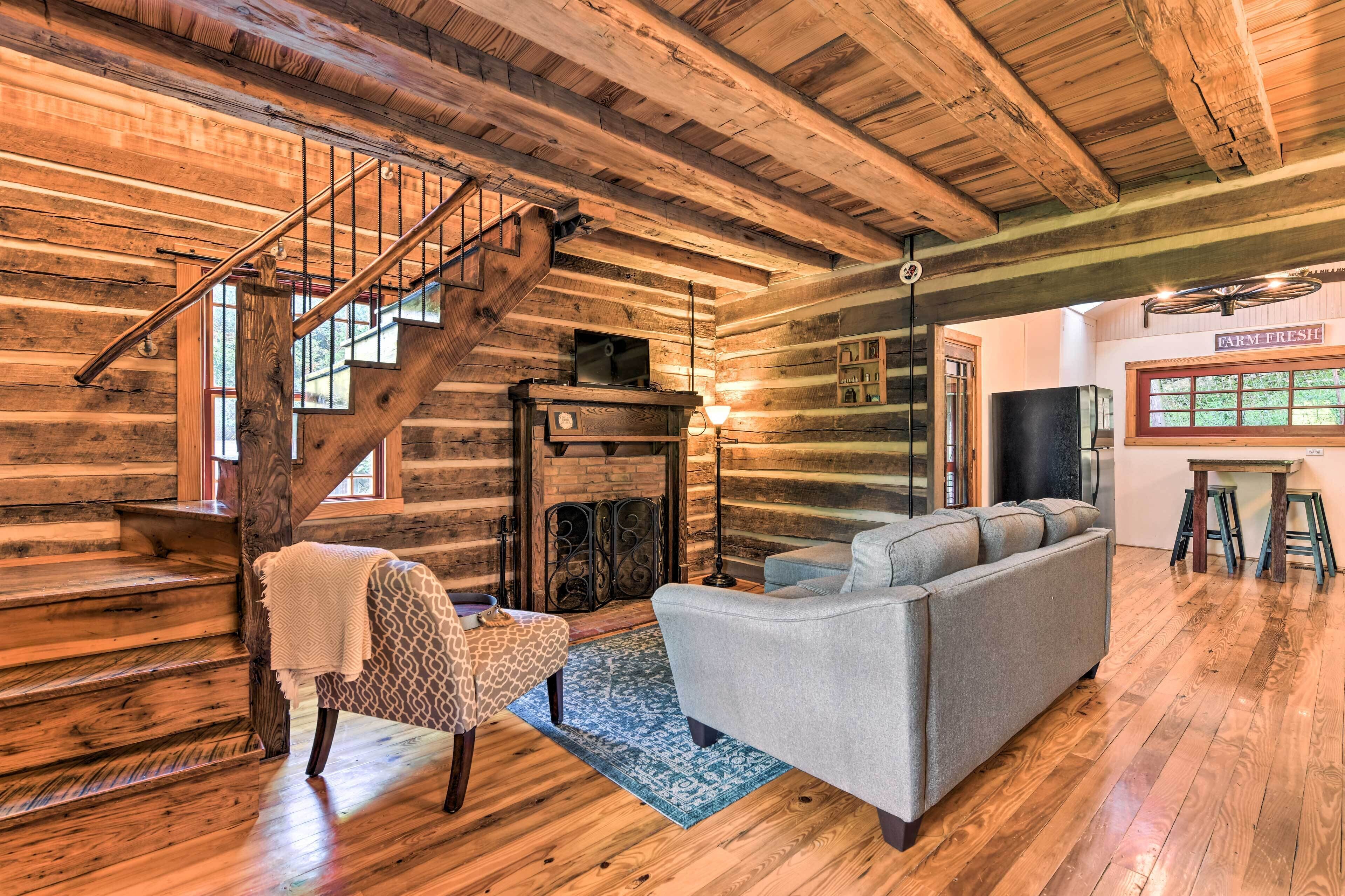 Clyde ‘Papa Bear’ Cabin, Near Smoky Mountains!