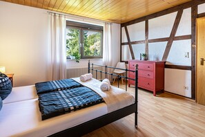 1 habitación, tabla de planchar con plancha, wifi gratis y ropa de cama 