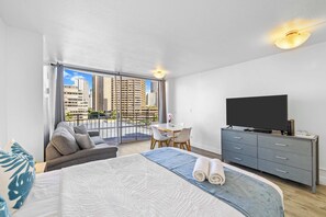 Iron/ironing board, WiFi, bed sheets