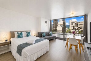 Iron/ironing board, WiFi, bed sheets
