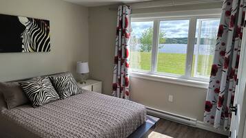 2 makuuhuonetta, työpöytä, silitysrauta/-lauta, ilmainen Wi-Fi