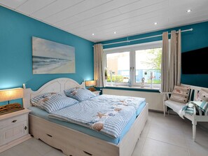 7 bedrooms, travel cot, free WiFi, bed sheets