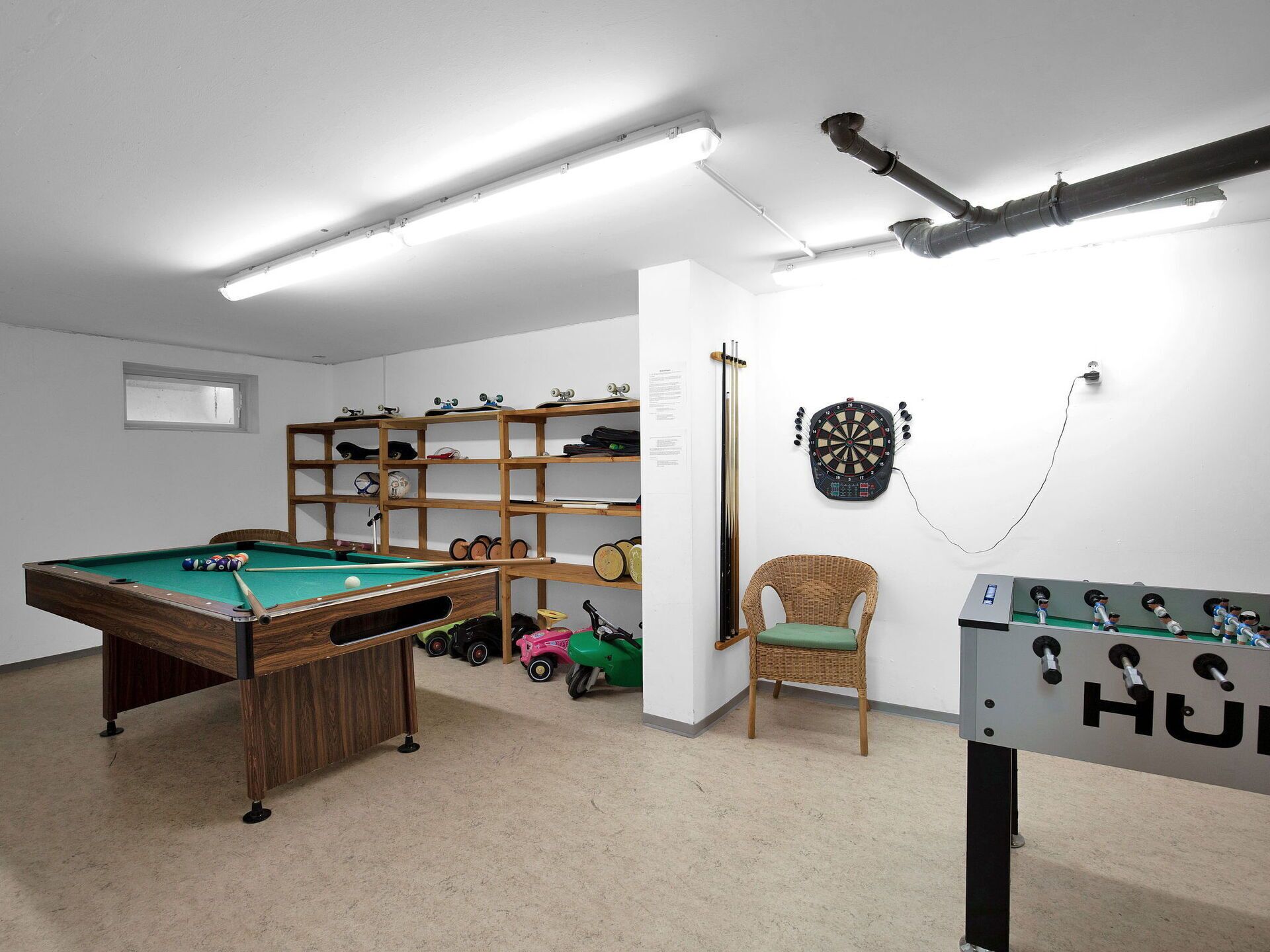 Billiard-Tisch, Tabelle, Billiard Raum, Schwimmbad, Interior Design, Gebäude, Billard, Fussboden