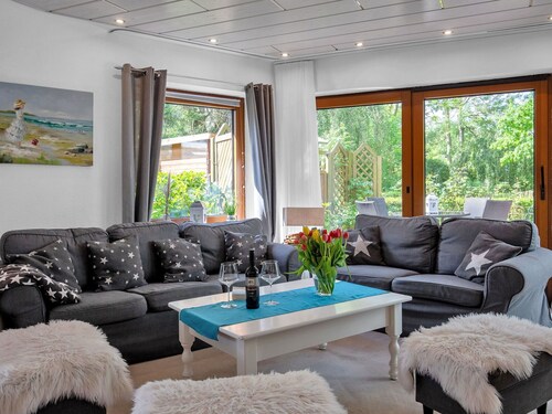 Schönes alleinstehendes Ferienhaus mit  W-LAN, TV, Terrasse und Haustiere erlaubt