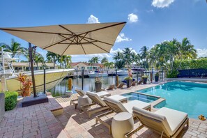 A heated pool - Canal Access & Pool: Lighthouse Point Getaway! (Lighthouse Point)