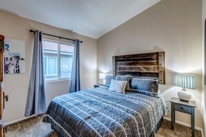 3 عدّة غرف نوم وواي فاي مجانًا وملاءات أسرّة