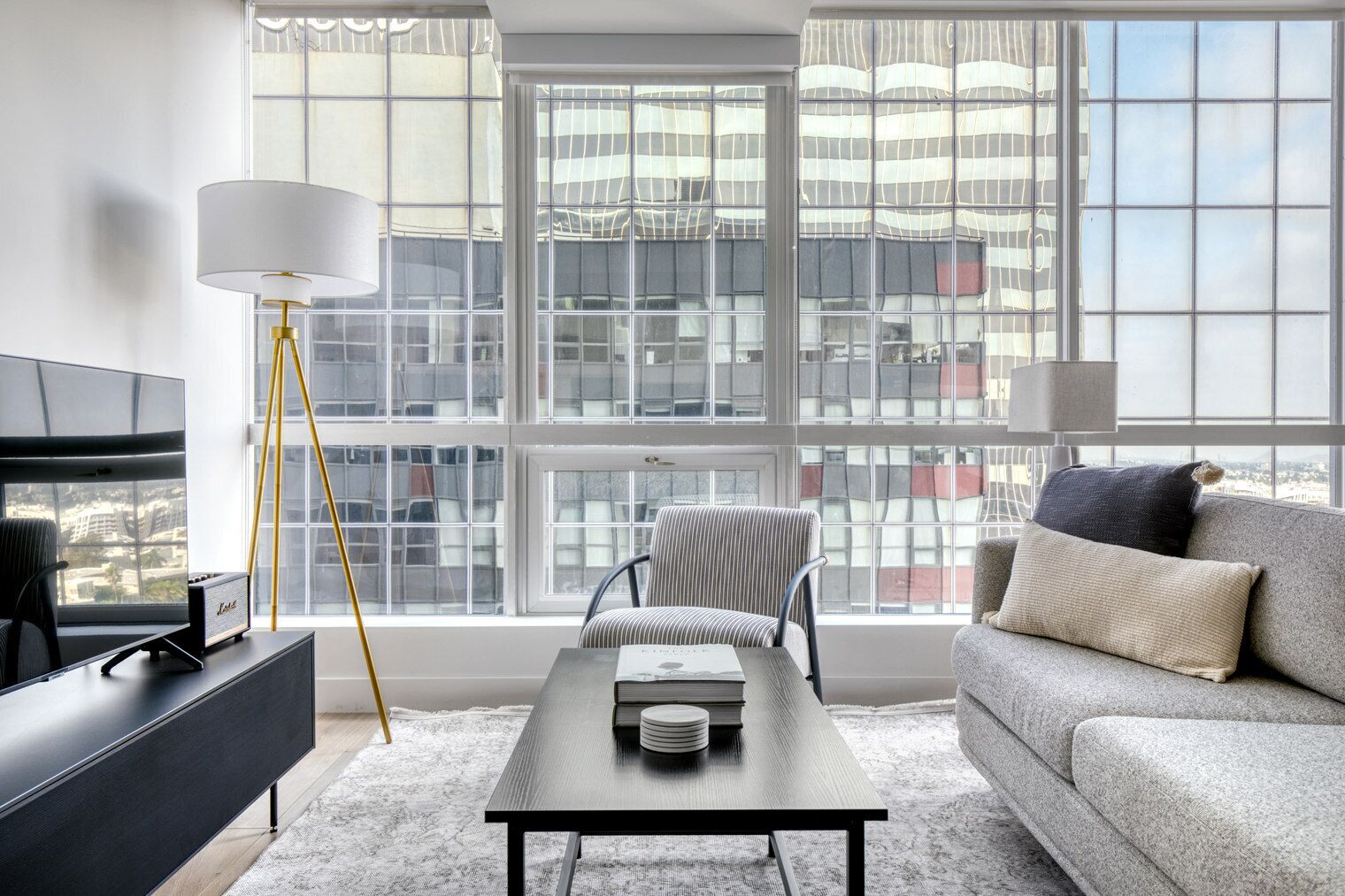Elegant Koreatown Studio w/ Coworking & Pool, nr Metro, by Blueground