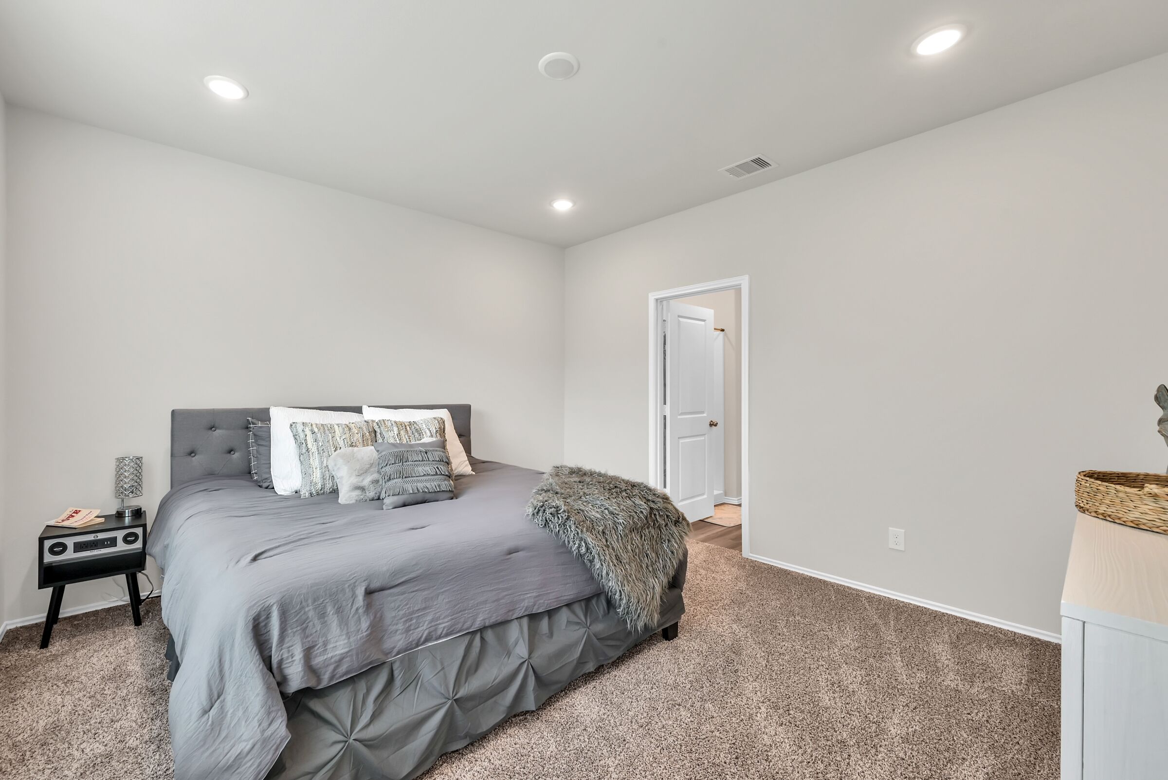 '22 New Build/ Close to Lake/ free coffee bar/ wifi