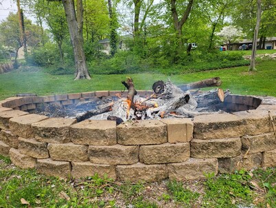 Shady Shelter - Quiet Comfort, Family Friendly - close to everything!