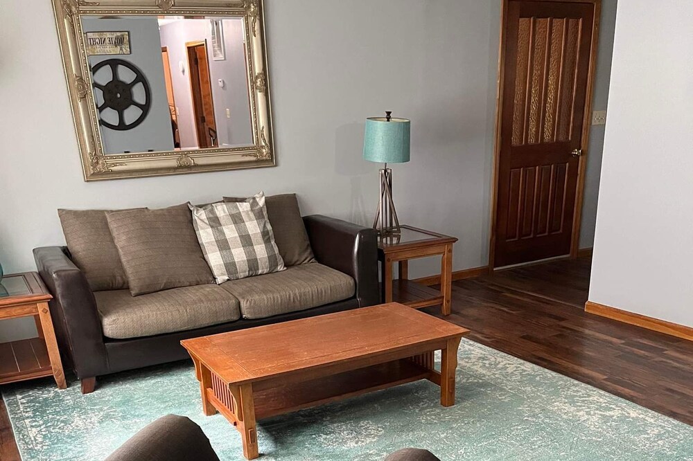 Shady Shelter - Quiet Comfort, Family Friendly - close to everything!