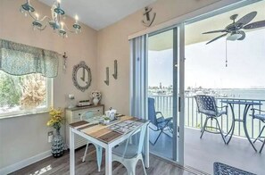 Outdoor dining - Waterfront quiet condo w Pool by Madeira Beach (St. Petersburg)