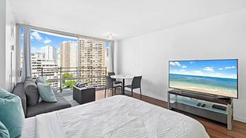 Iron/ironing board, WiFi, bed sheets