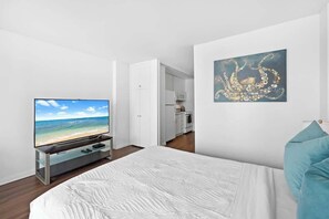 Tabla de planchar con plancha, wifi y ropa de cama 