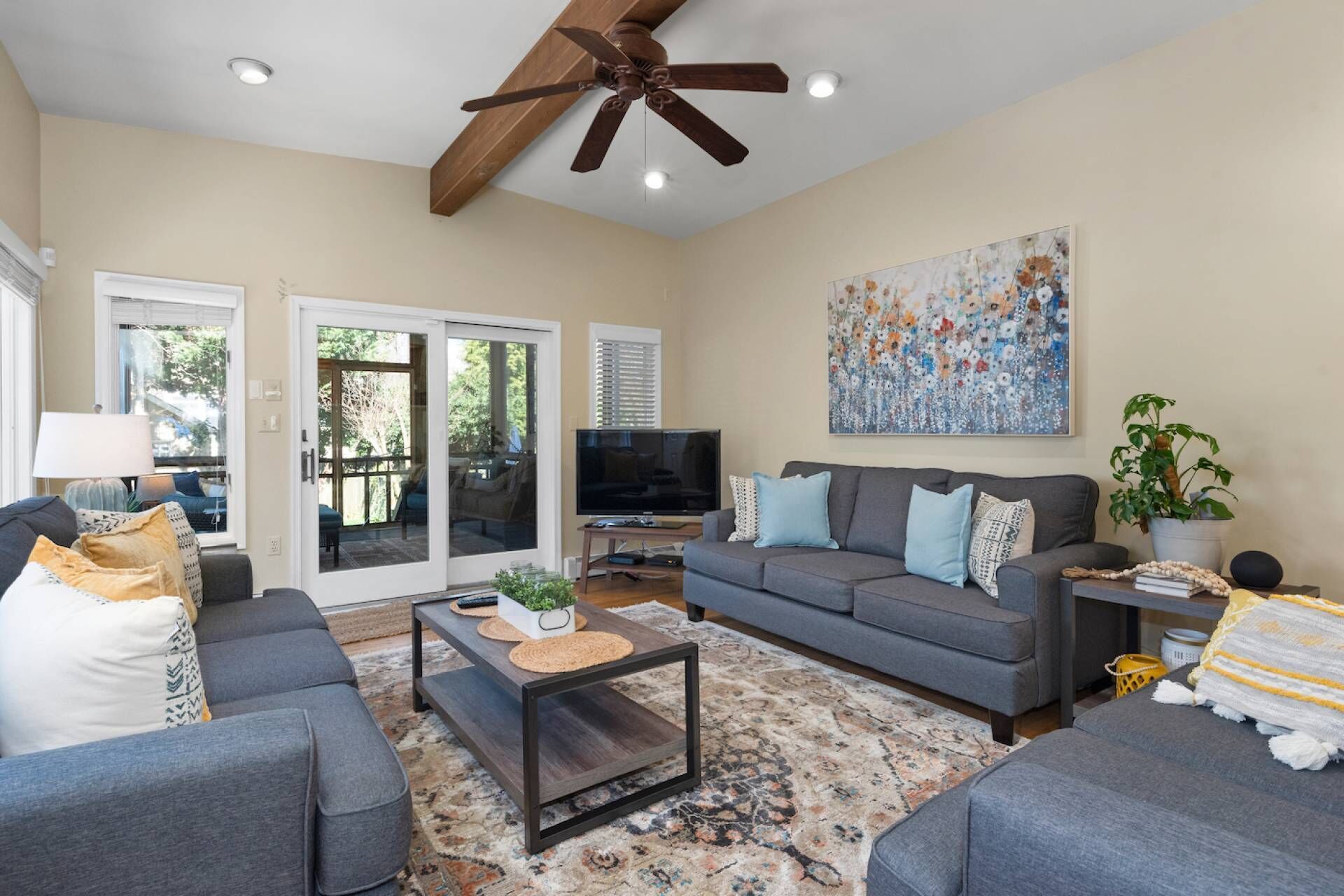 Historic happy home, steps to Main Street, parking and lots of outdoor space