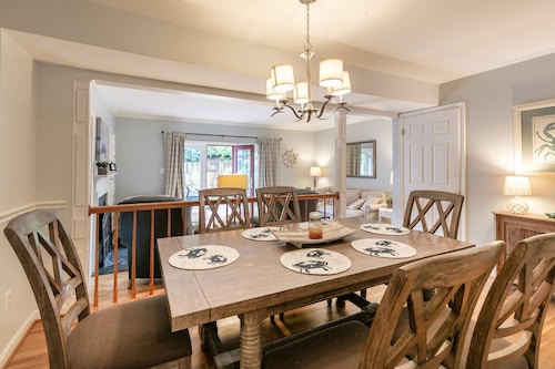 Gather, Relax & Explore — Townhome 1 Block from State Capitol Building with Backyard & Parking