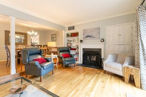 Unclassified image, 4 of 40, button