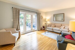 Unclassified image, 2 of 40, button