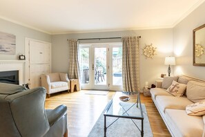 Unclassified image, 3 of 40, button