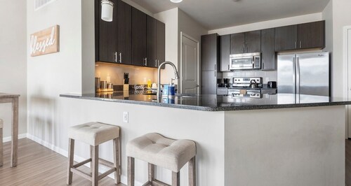 Monthly Stays Luxe Des Peres Suite with Complimentary Starbucks Onsite! 