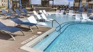 Piscine extérieure, piscine chauffée