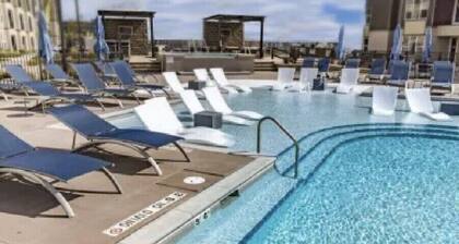 Monthly Stays Luxe Des Peres Suite with Complimentary Starbucks Onsite!