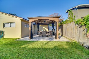 Outdoor dining - Tampa Home Near Boat Ramp ~ 10 Mi to Dtwn! (Tampa)