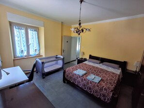 6 dormitorios, tabla de planchar con plancha, wifi y ropa de cama