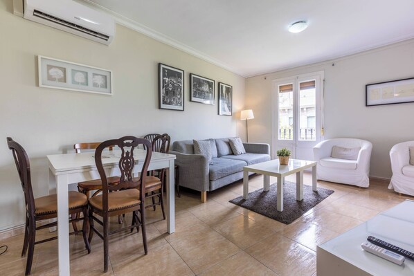 Unclassified image, 1 of 23, button