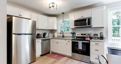 Charming, Cheerful 3 Bedroom Home in Richmond, VA!