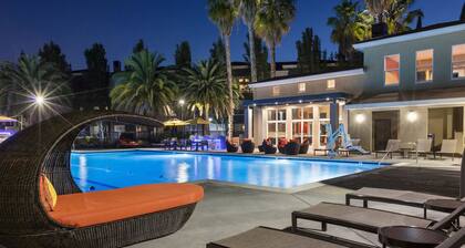 Hip Sunnyvale 1BR w/ W/D, Pool & Gym, nr Googleplex, by Blueground