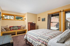 5 bedrooms, iron/ironing board, free WiFi