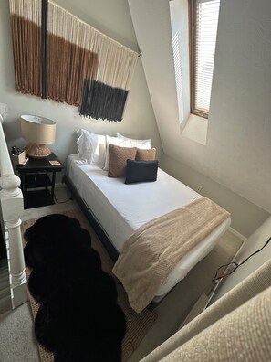 1 bedroom, iron/ironing board, free WiFi, bed sheets - Cozy and Modern Suite (Bridgewater)