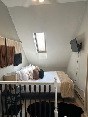 1 bedroom, iron/ironing board, free WiFi, bed sheets - Cozy and Modern Suite (Bridgewater)