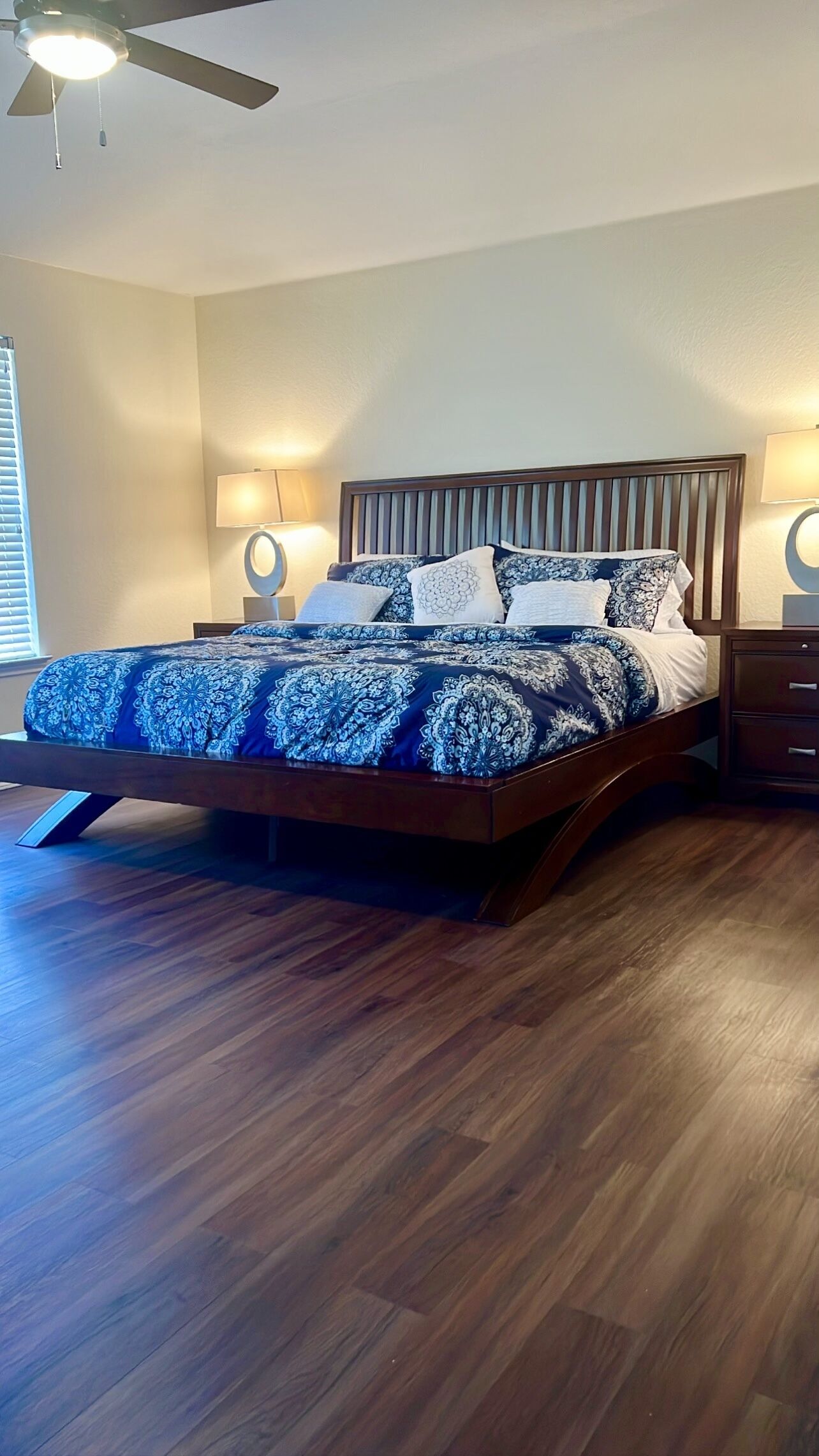 Modern and cozy close to seaworld and much more