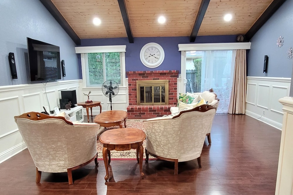 Beautiful Bayarea Bungalow centrally located!!!
