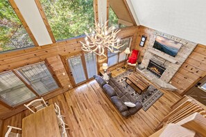 Smart TV, fireplace, video games - Family Friendly Cabin HotTub Games, Minutes to Dollywood & The Parkway. (Sevierville)