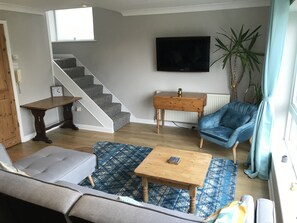 Living area - Quiet, spacious and modern maisonette (Brighton)