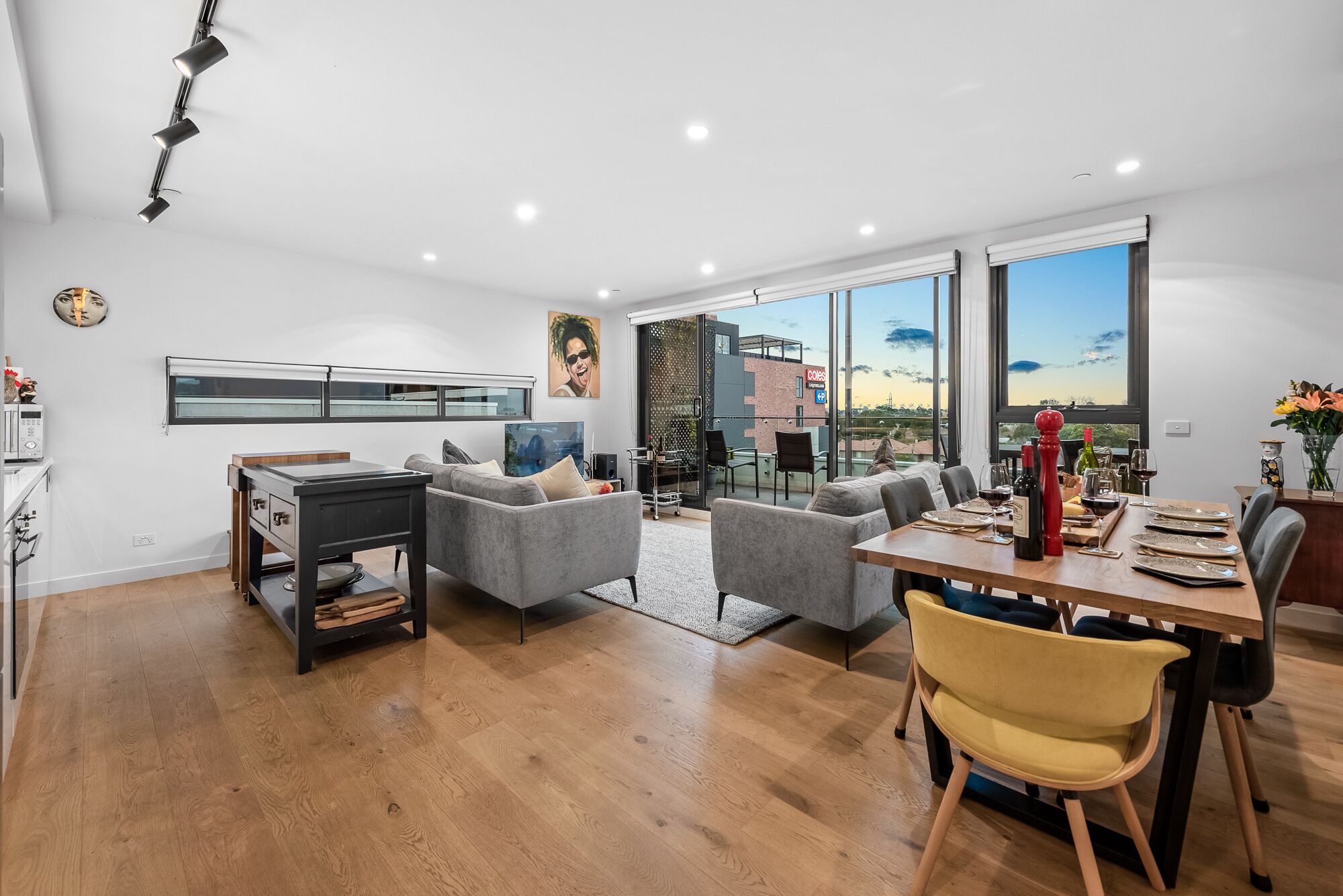 Apartment | Living area | Smart TV