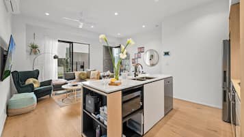 Townhouse Deluks | Dapur pribadi | Lemari es, microwave, oven, dan kompor