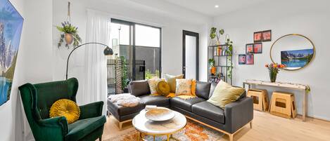 Deluxe Townhome | Living area