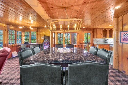 Pet Friendly Bass Lake Cabin w/Pvt Dock Sleeps 11