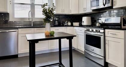 Spacious 5-Bedroom Retreat in Forest Park