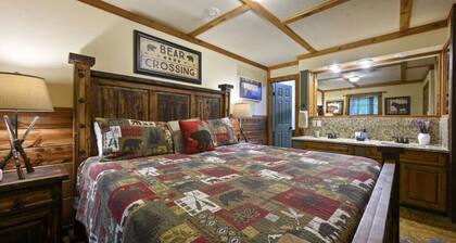 Bent Pine Lodge | Spacious 4BR Broken Bow Cabin with Hot Tub, Fire Pit & Grill
