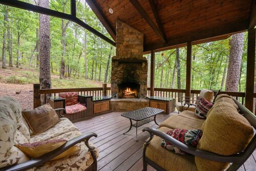 Rustic & Peaceful Bent Pine Lodge- Newly Updated