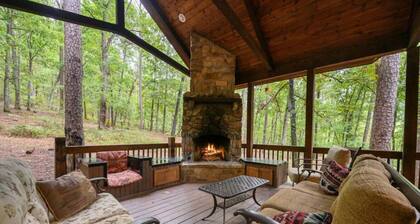 Rustic & Peaceful Bent Pine Lodge- Newly Updated
