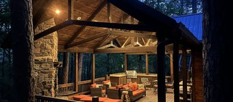 Rustic & Peaceful Bent Pine Lodge- Newly Updated