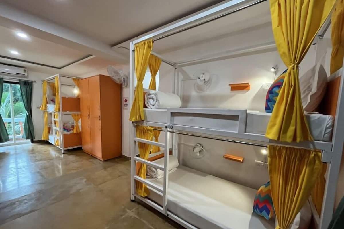WiFi (free), bed sheets