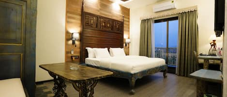 Executive Room | 1 bedroom, desk, free WiFi, bed sheets