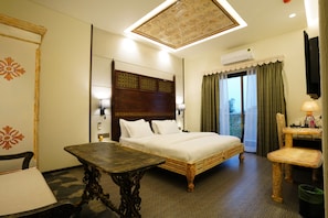 Executive Room | 1 bedroom, desk, free WiFi, bed sheets